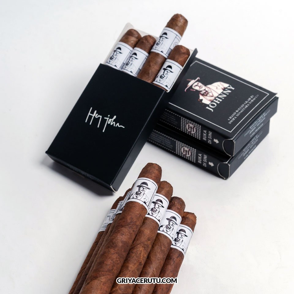 JOHNNY 4 HALF CORONA