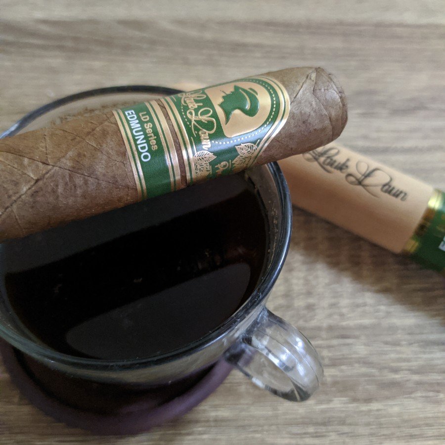 lauk daun edmundo wooden tube