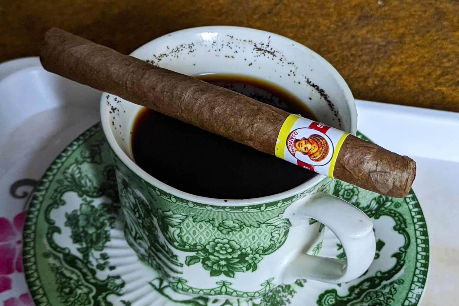 Cara Memadukan Cerutu dan Kopi